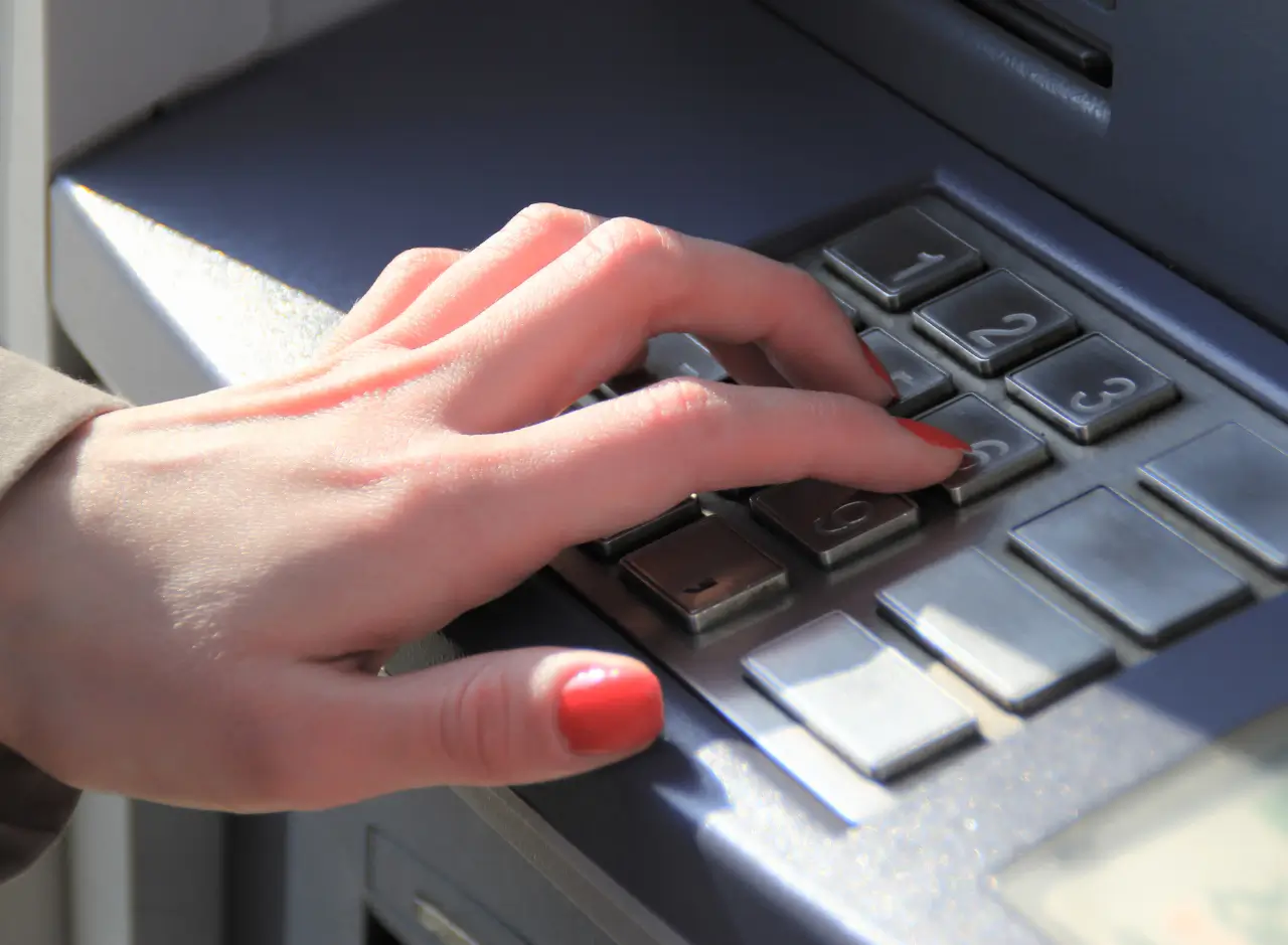 Cara Bayar Tiket Kereta Lewat ATM BCA dan Biaya Adminnya