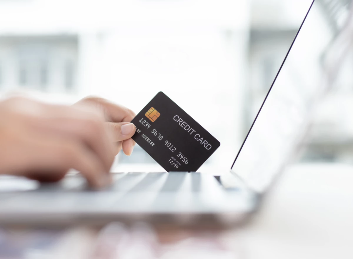 Perbedaan Kartu Kredit dan ATM Debit dan Kelebihannya