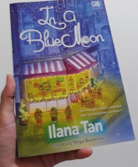 Resensi Novel In A Blue Moon